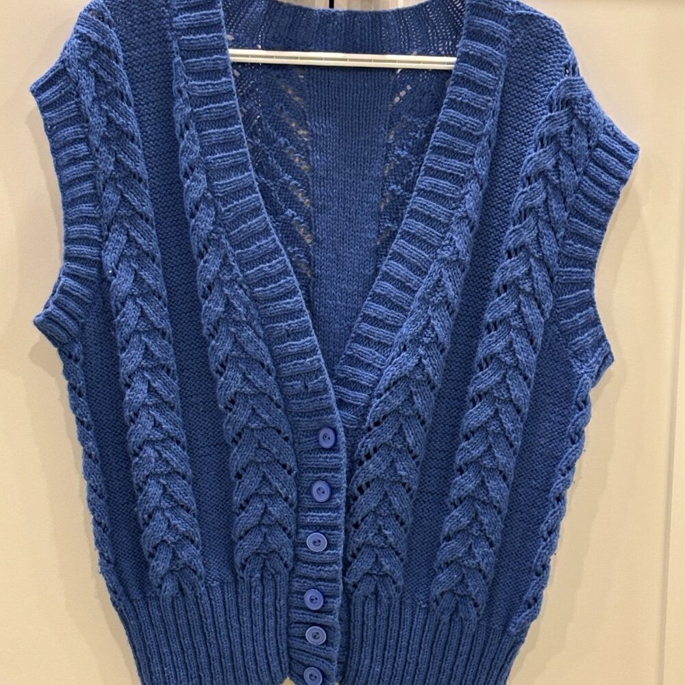 VTG Cozy Blue Cable Knit Button-Front Sweater Vest  Classic Chunky Knit Layer